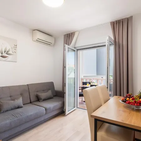 Teo - Center With Free Parking Apartment Baska Voda