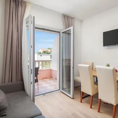 Teo - Center With Free Parking Apartment Baska Voda