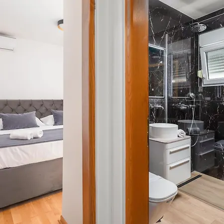 Teo - Center With Free Parking Apartment *