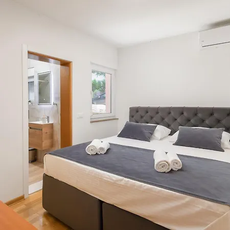 Teo - Center With Free Parking Apartment