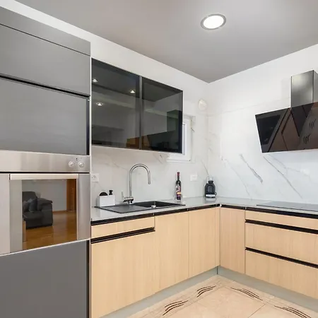 Teo - Center With Free Parking Apartment