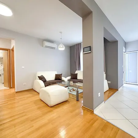 Teo - Center With Free Parking Apartment Baška Voda