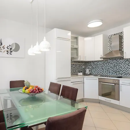 Teo - Center With Free Parking Apartment Baška Voda