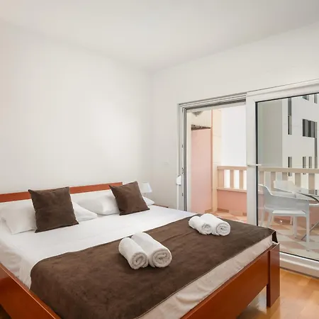 Teo - Center With Free Parking * Baska Voda