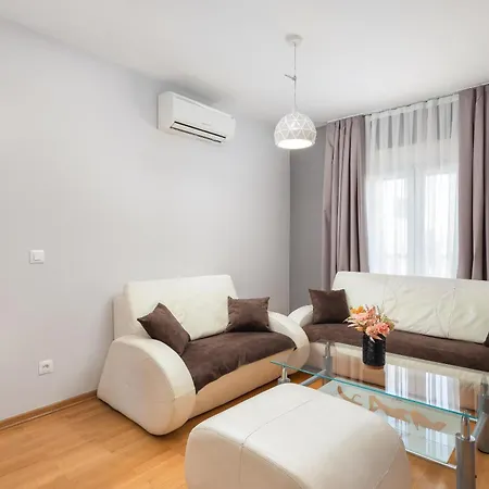 Apartment Teo - Center With Free Parking Baska Voda