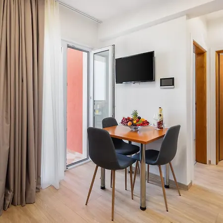 Teo - Center With Free Parking Apartment