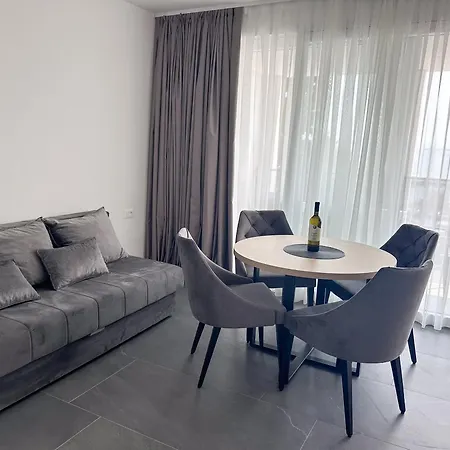 Teo - Center With Free Parking Apartment