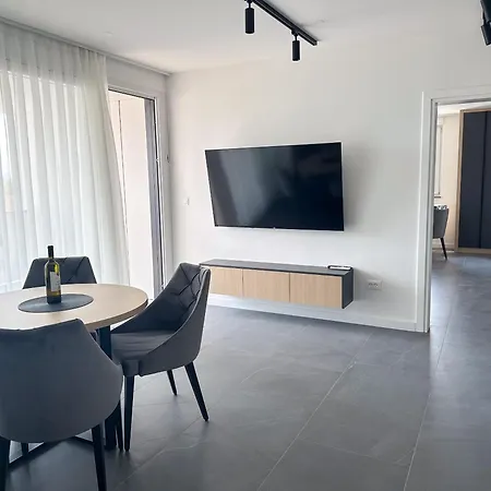 Teo - Center With Free Parking * Baska Voda