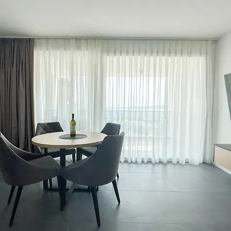 Teo - Center With Free Parking Apartment Baska Voda